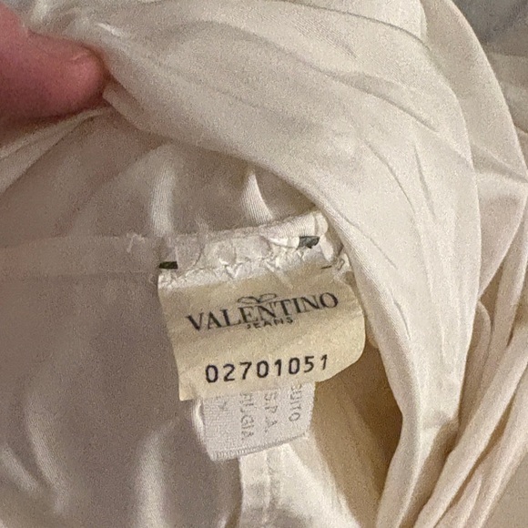 Valentino White Quilted Fabric with Logo Detail - Picture 3 of 6